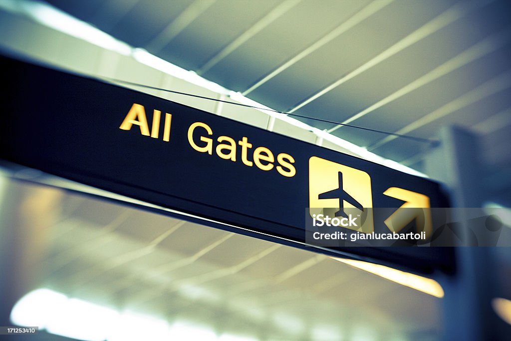 Знак ворот аэропорта, все - Стоковые фото Аэропорт роялти-фри