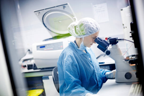 istock Woman working in a laboratory 171254029