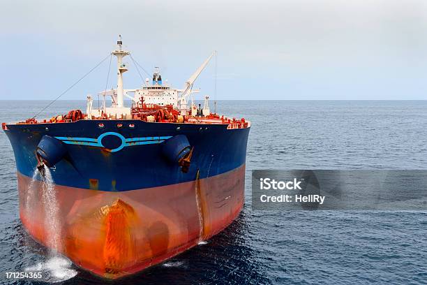 Naftowy Tankowiec - zdjęcia stockowe i więcej obrazów Bez ludzi - Bez ludzi, Biznes międzynarodowy, Dziób - Część statku