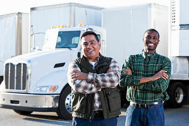 multi-ethnic truck drivers - chauffeur beroep stockfoto's en -beelden