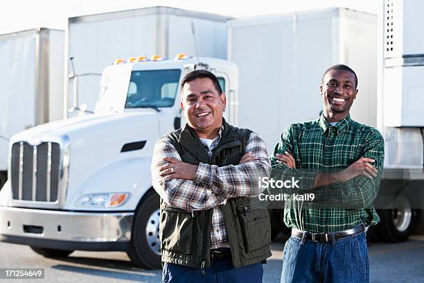 Wielu Etnicznych Kierowcy Ciężarówek - zdjęcia stockowe i więcej obrazów Kierować - Kierować, Kierowca ciężarówki, Ciężarówka