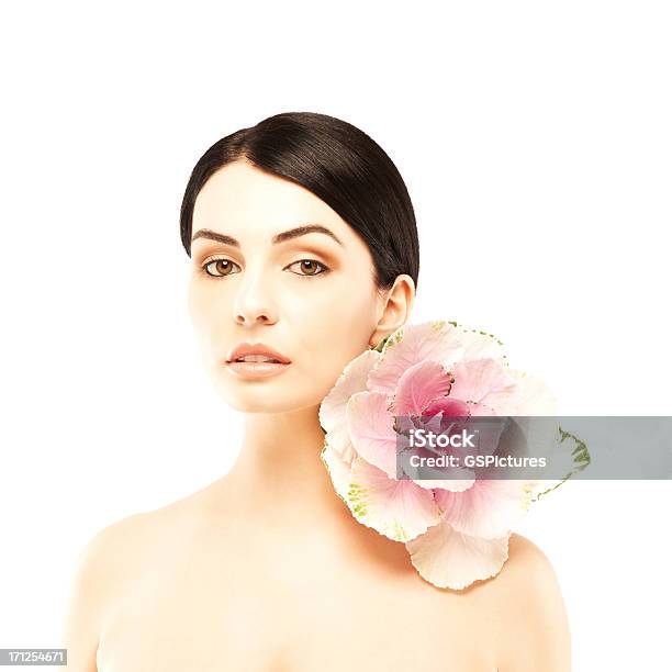 Retrato De Una Bella Mujer Con Rosa Flor Foto de stock y más banco de imágenes de 20 a 29 años - 20 a 29 años, 20-24 años, Adulto