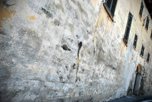 istock Grunge old perspective concrete wall in Italy 171254904