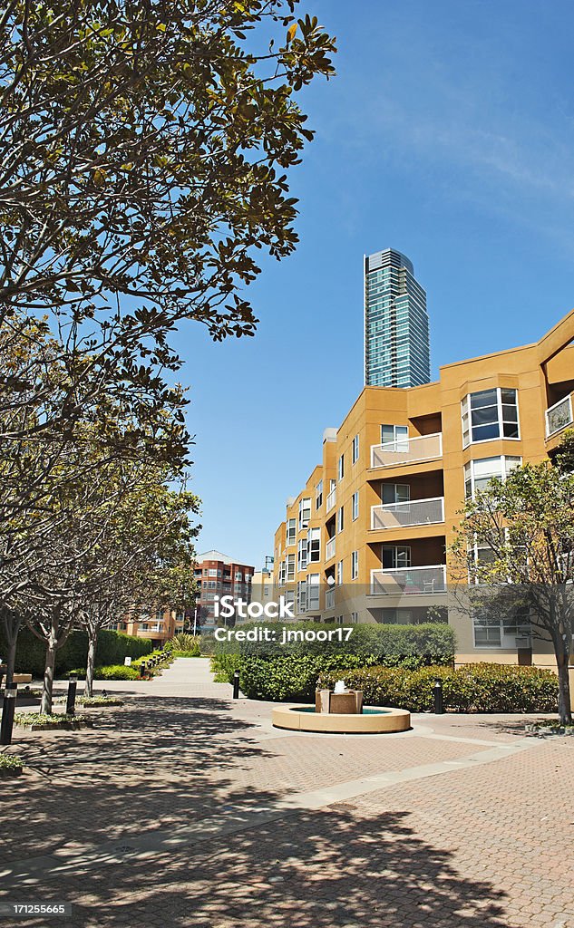 Highrise e apartamentos - Foto de stock de Apartamento royalty-free