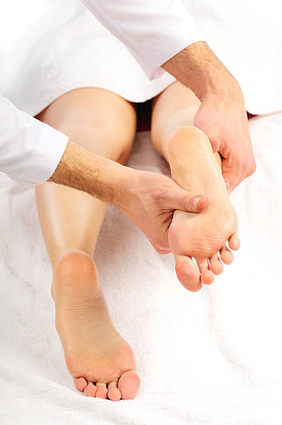 발 마사지 - reflexology beauty naked human foot 뉴스 사진 이미지