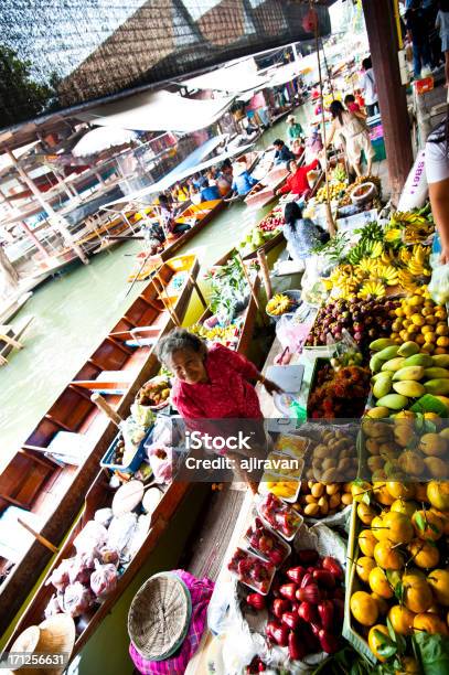 Floating Markt Stockfoto und mehr Bilder von Auf dem Wasser treiben - Auf dem Wasser treiben, Bangkok, Einzelhandelsberuf