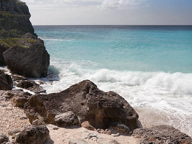 istock Boulders on a tropical beach 171257096