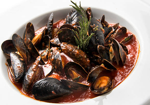 Close up picture of muscles in tomato sauce