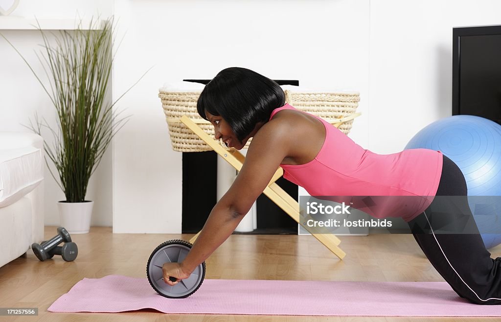 Afro-americana mulher exercitar em Casa - Royalty-free Pilates Foto de stock