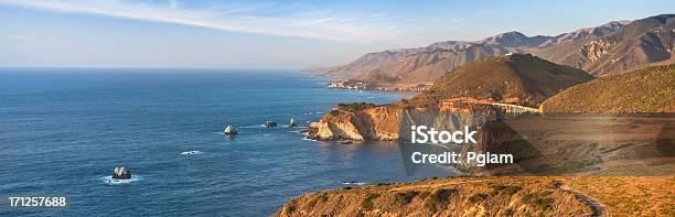 Foto de Ponte De Bixby Panorâmicas Big Sur Califórnia Eua e mais fotos de stock de Ajardinado