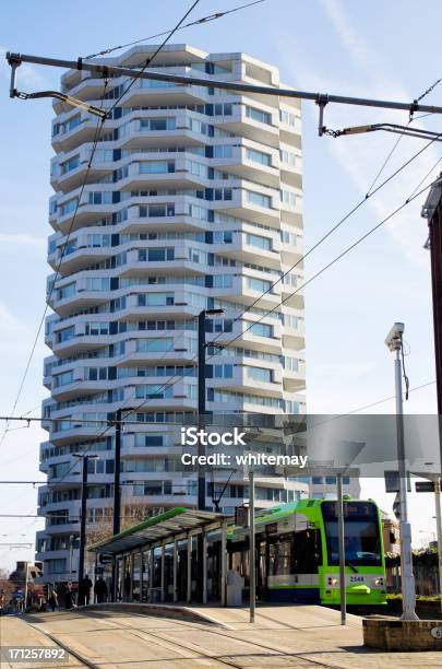 Foto de Othreepenny Pouco Buildingem Croydon Com Um Bonde e mais fotos de stock de Arquitetura