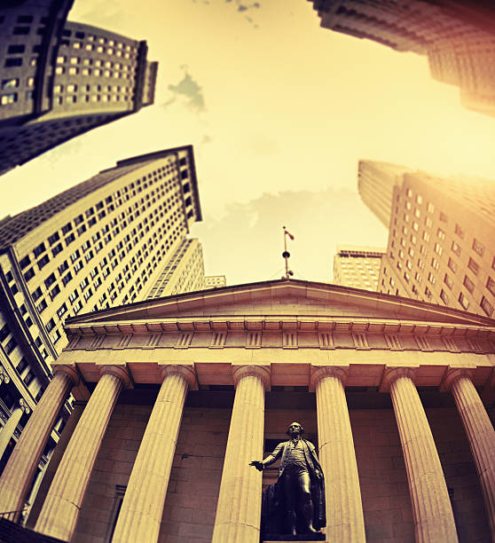 istock George washington statue on wall street 171259160