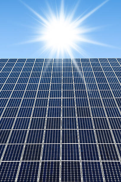 pannelli solari contro un cielo soleggiato con molti copyspace - fuel cell solar panel solar power station control panel foto e immagini stock