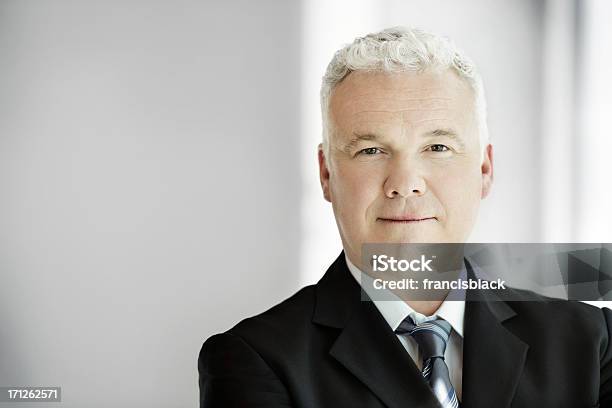 Retrato De Un Hombre De Negocios Con Confianza Foto de stock y más banco de imágenes de 40-49 años - 40-49 años, 50-59 años, Adulto