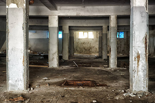 istock Abandoned factory hall 171262625