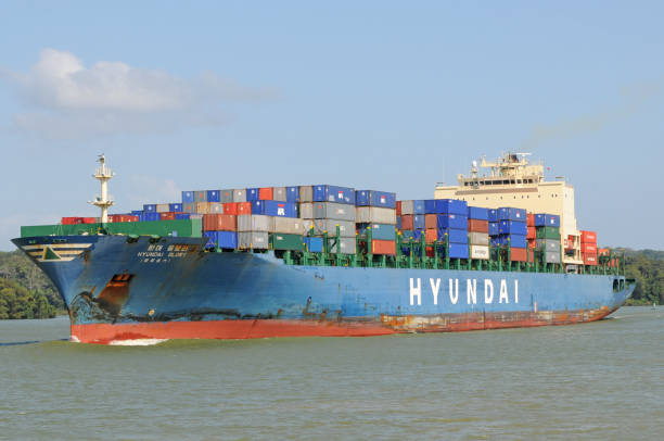배송 in 파나마운하 - panama canal panama global finance container ship 뉴스 사진 이미지