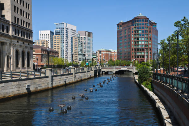 istock River in the City 171263106