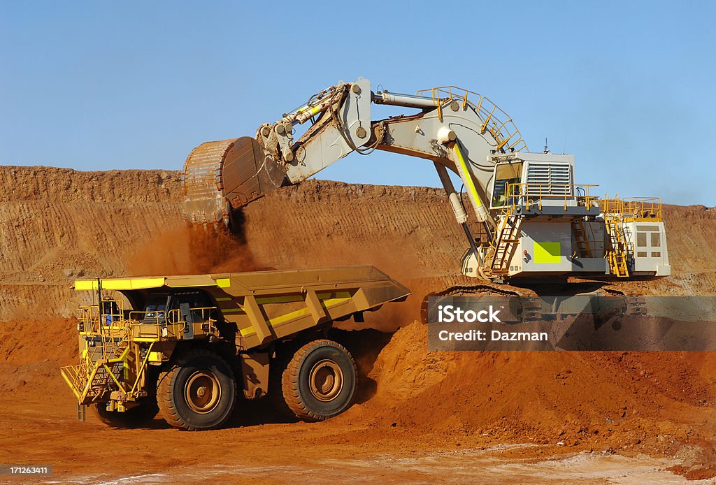 Caricatore e Autocarro distanze - Foto stock royalty-free di Industria mineraria