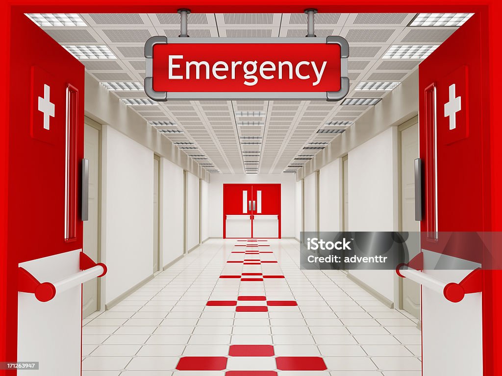 Krankenhaus-Korridor mit Notfallschild - Lizenzfrei Notaufnahme Stock-Foto