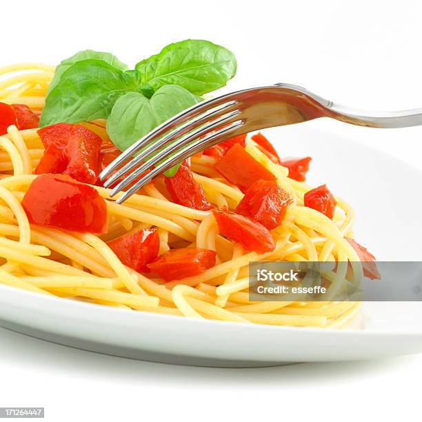 Photo libre de droit de Pâtes Spaghetti Aux Tomates banque d'images et plus d'images libres de droit de Aliment - Aliment, Aliments et boissons, Assiette