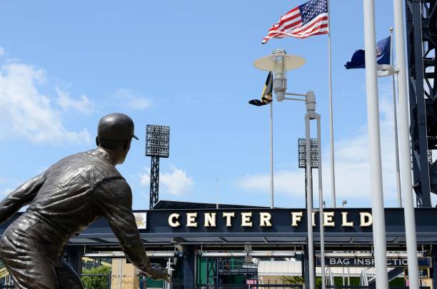 pnc park, center field eingang - major league baseball stock-fotos und bilder