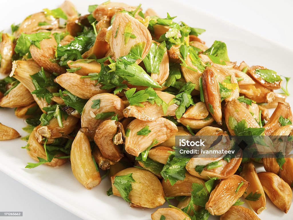 Insalata di aglio - Foto stock royalty-free di Aglio - Alliacee