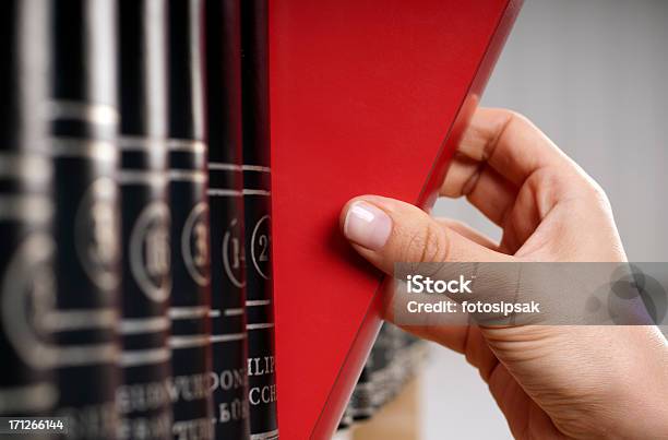 Rosso Book - Fotografie stock e altre immagini di Libro - Libro, Scegliere, Scelta