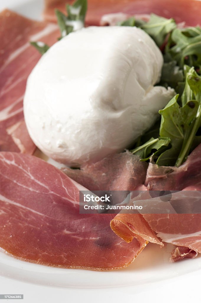 Włoski Parma Prosciutto i mozzarella z bawolego mleka - Zbiór zdjęć royalty-free (Mozzarella)