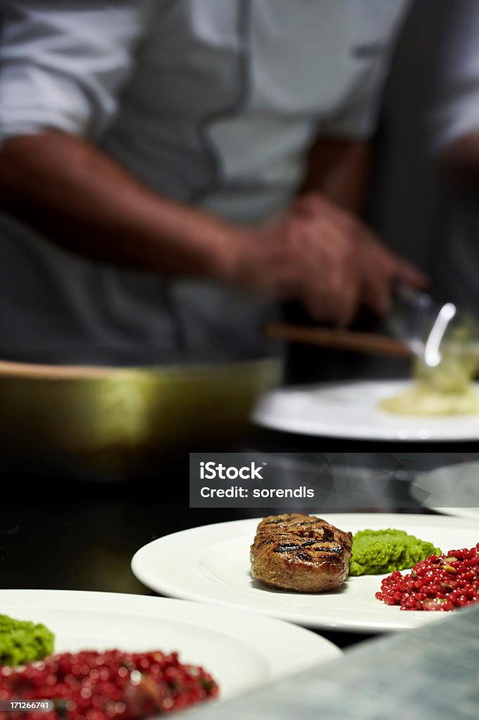 Filé-mignon grelhado com risoto de cuscuz - Foto de stock de Chef de cozinha royalty-free