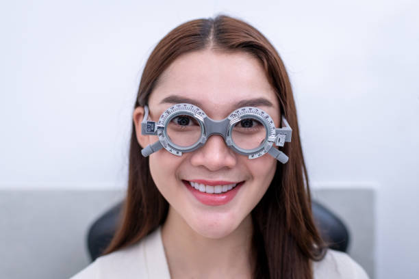 istock Woman optical shop customer doing eyesight measurement with optical phoropter check eye distance for eyeglasses is optical eye shop service. 1712670612