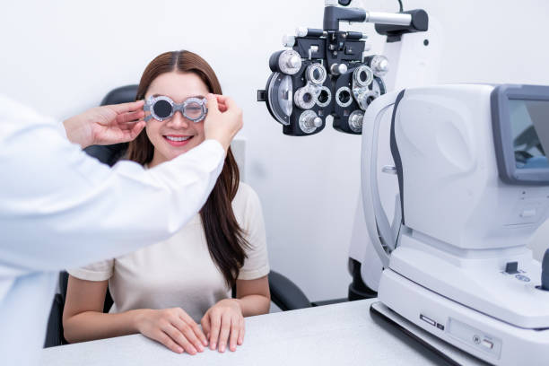istock Woman optical shop customer doing eyesight measurement with optical phoropter check eye distance for eyeglasses is optical eye shop service. 1712670615