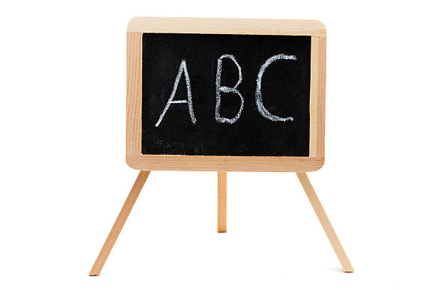 chalkboard con parte superior caso de cartas - alphabetical order elementary school building letter b education fotografías e imágenes de stock