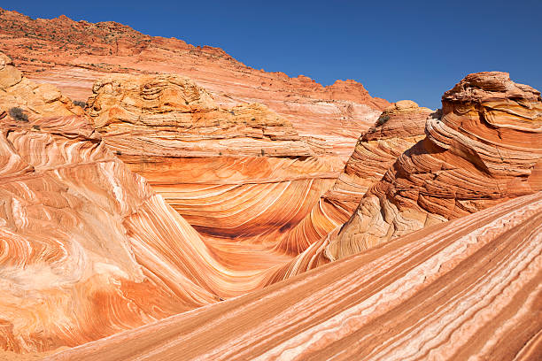 as ondas de arenito wonder (xxxl) - rock strata natural pattern abstract scenics imagens e fotografias de stock