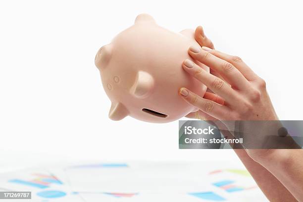 Negocios Gráficos Cuadros Y Una Alcancía Foto de stock y más banco de imágenes de Vacío - Vacío, Hucha cerdito, Ahorros