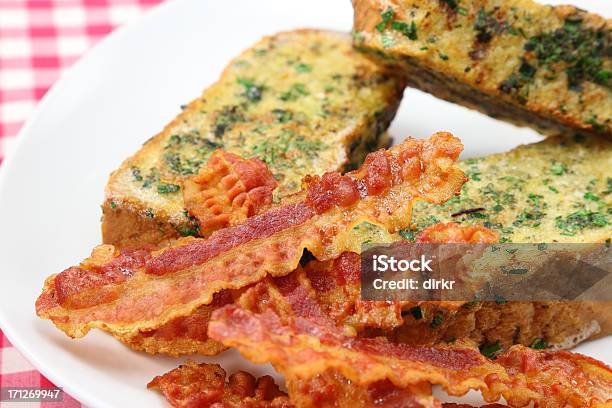 Toast Alla Francese E Pancetta - Fotografie stock e altre immagini di Cibi e bevande - Cibi e bevande, Cibo, Composizione orizzontale