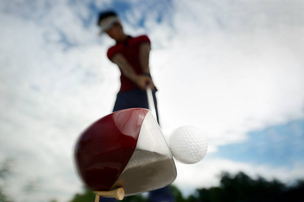 ゴルフスイング - golf ball tee golf ball ス�トックフォトと画像