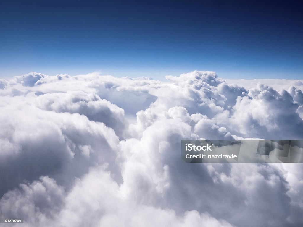 Au-dessus des nuages - Photo de Au-dessus de libre de droits