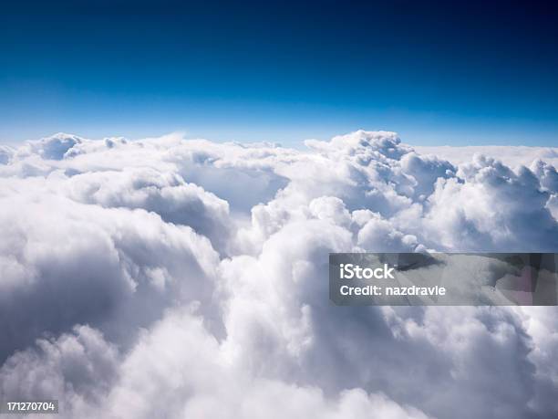 Acima Das Nuvens - Fotografias de stock e mais imagens de Acima - Acima, Azul, Condições Meteorológicas
