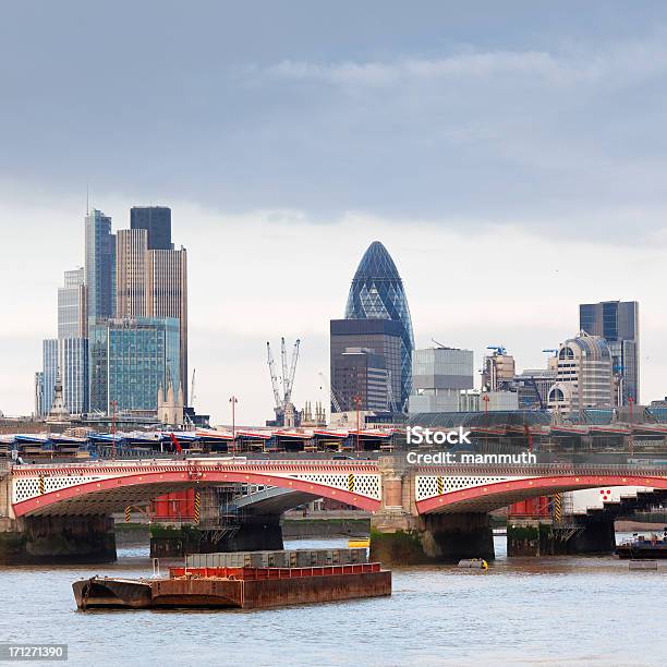 Blackfriars Bridge In London Stock Photo - Download Image Now - Architecture, Barge, Blackfriars Bridge