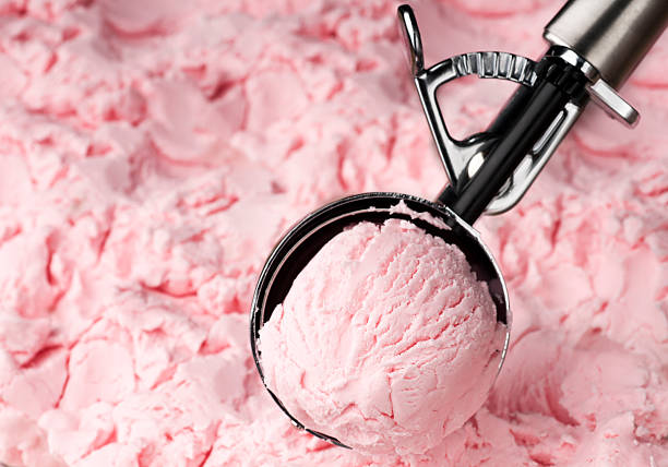 ストロベリーアイスクリーム - 半球 ストックフォトと画像