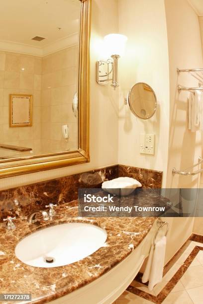 Fisheye View Of Элегантная Ванная Комната В Роскошный Отель — стоковые фотографии и другие картинки Комната в отеле