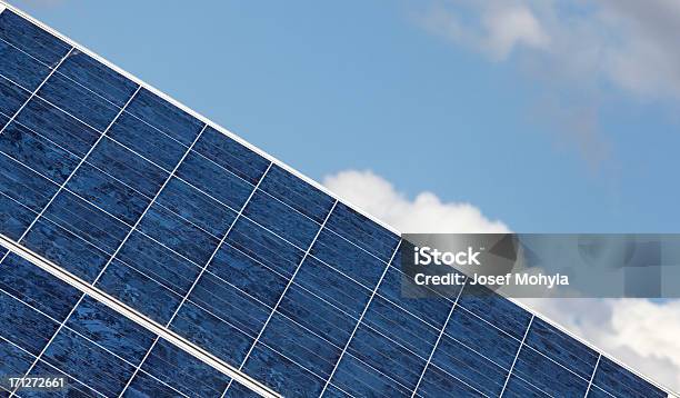 Painel Solar - Fotografias de stock e mais imagens de Ao Ar Livre - Ao Ar Livre, Azul, Calor