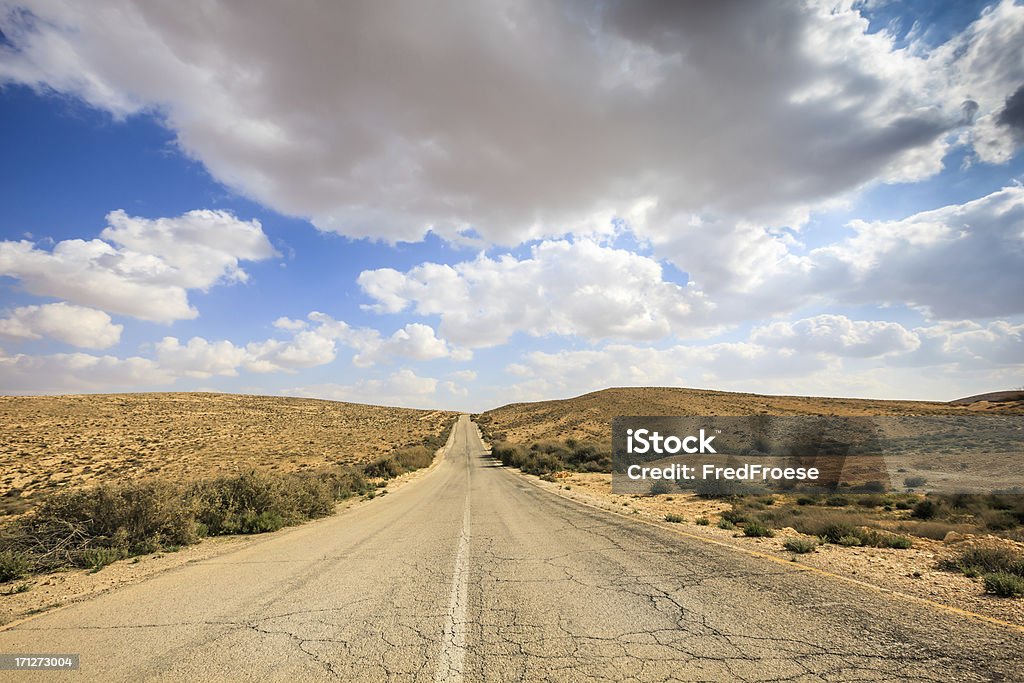 Alten Straße in die Wüste - Lizenzfrei Asphalt Stock-Foto