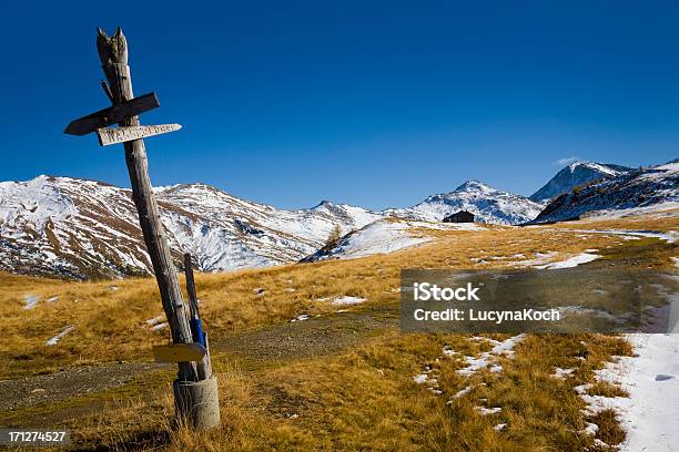 Alpine Wegweiser Stockfoto und mehr Bilder von Alpen - Alpen, Anleitung - Konzepte, Anweisungen - Konzepte