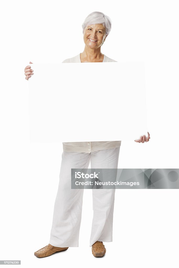 Senior donna con un cartello bianco vuoto-isolato - Foto stock royalty-free di Cartello vuoto