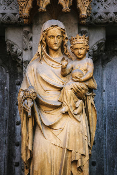 istock Virgin Mary holding Jesus 171276688