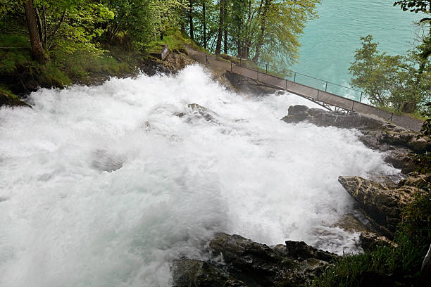 cascata di giessbach, svizzera - waterfall footbridge switzerland rapid foto e immagini stock