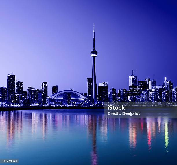 Skyline Di Toronto In Canada - Fotografie stock e altre immagini di Alba - Crepuscolo - Alba - Crepuscolo, Imbrunire, Toronto