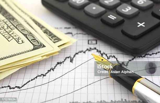 Informe De Negocio Foto de stock y más banco de imágenes de Actividades bancarias - Actividades bancarias, Ahorros, Billete de banco