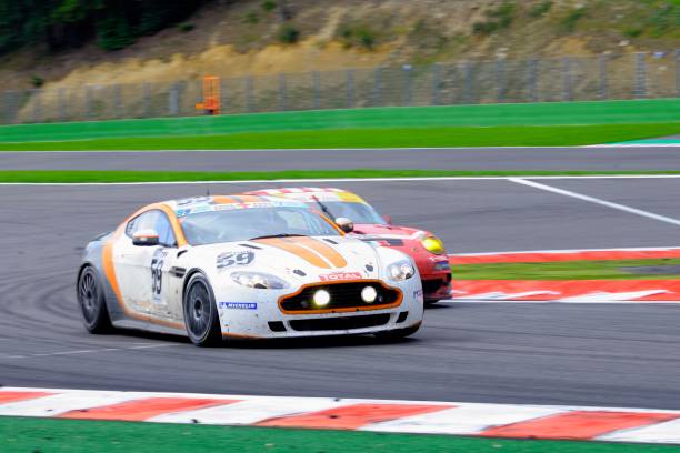 aston martin v8 vantage gt4 자동차 경주 - fia 뉴스 사진 이미지